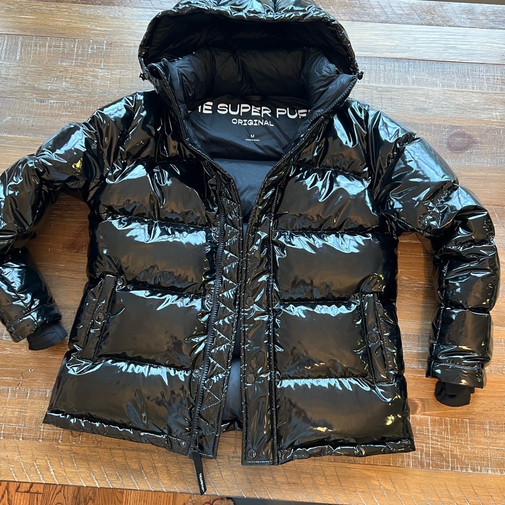 Aritzia - The Super Puff original shiny black mid length jacket